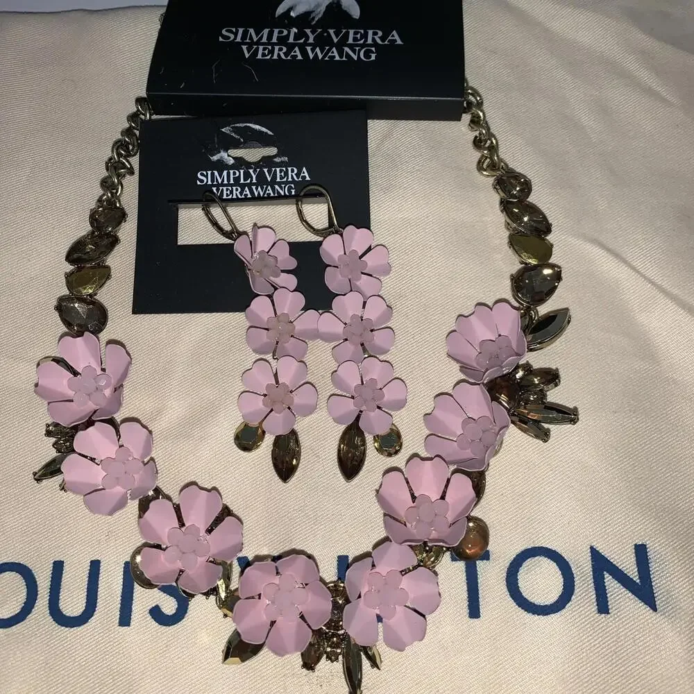 Simply Vera Wang 3D White Flower Statement‎ Necklace And Earrings Brand New